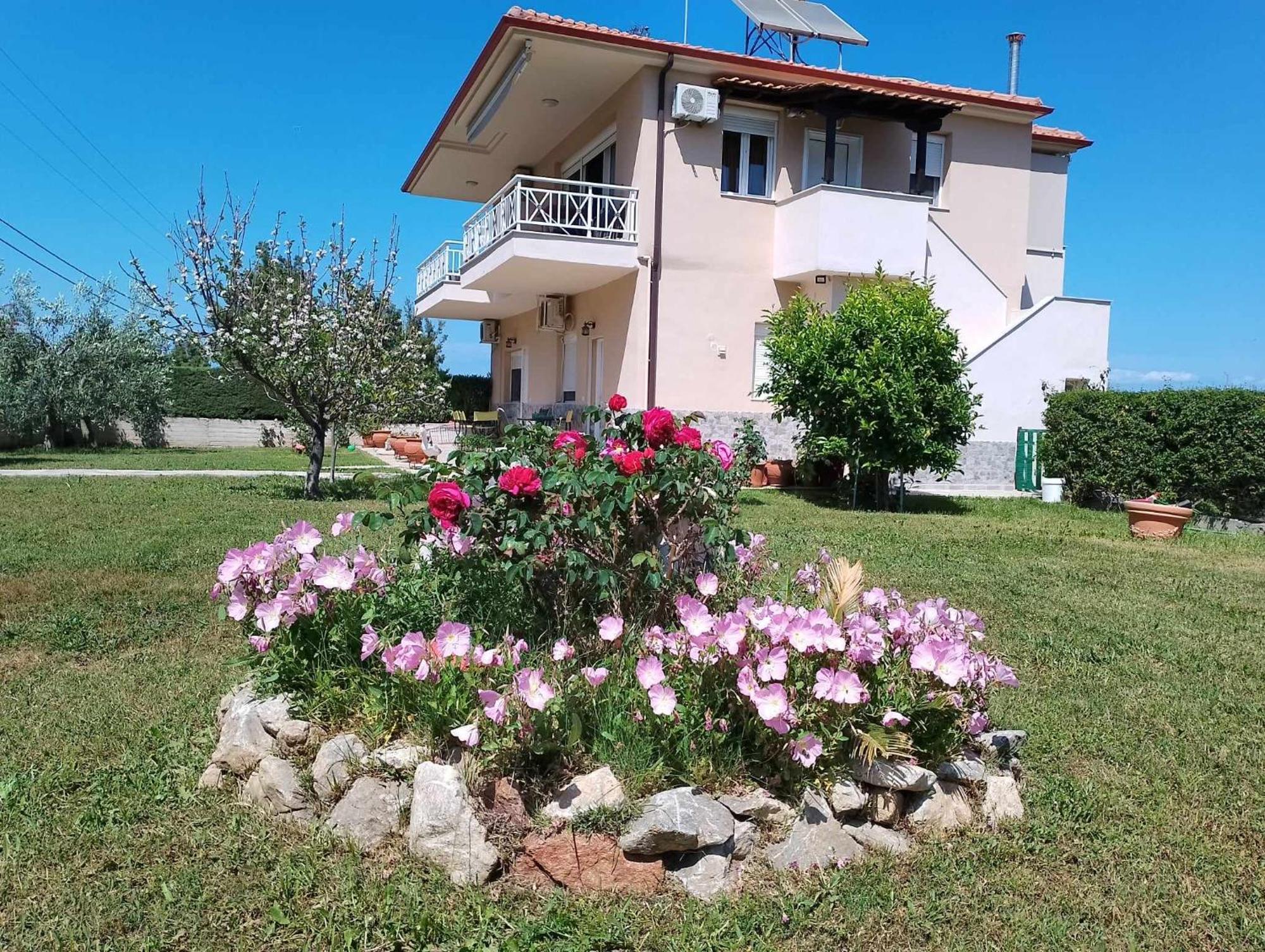 Alexandra'S Garden Apartment Палиурион Екстериор снимка